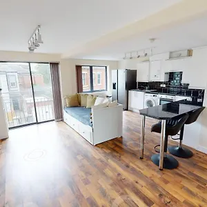 Apartment Lovely Two Bed Flat With Free Parking, Nottingham